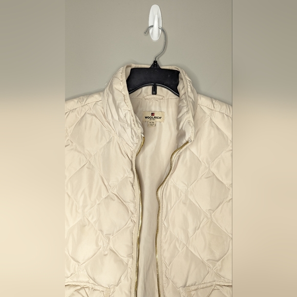 Beautiful quilted light tan full zip puffer vest. XL, women's. Woolrich. - Picture 5 of 10